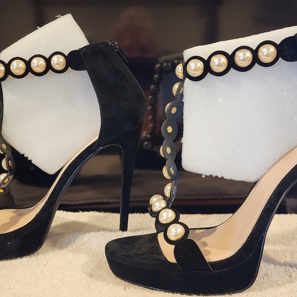 Heels - Picture 2 of 4